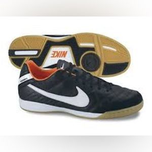 Nike Tempo US women’s size 7